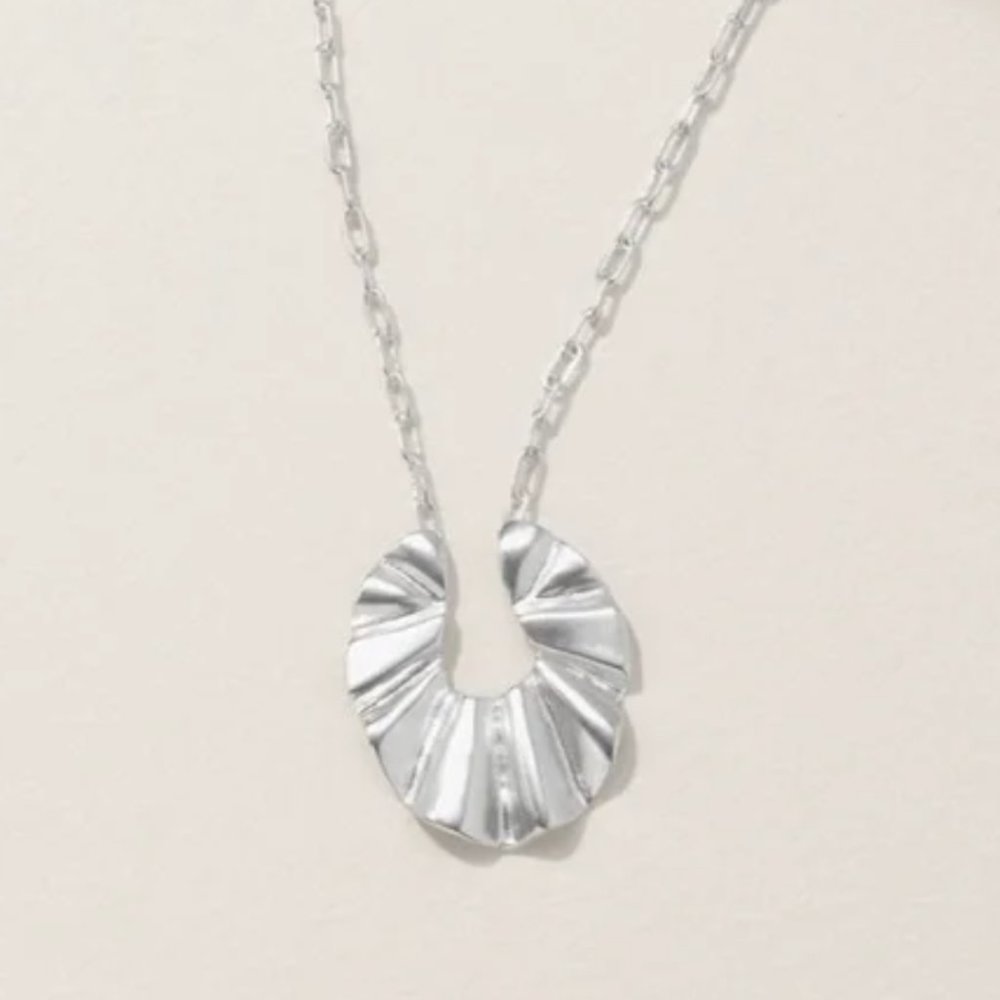 Stella & Dot Sculptural Garden Pendant Necklace